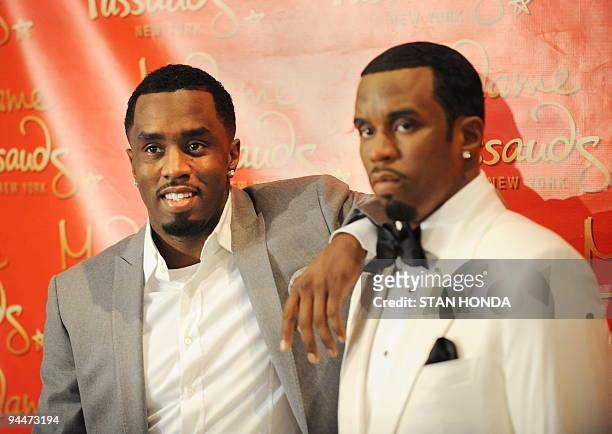 Sean "Diddy" Combs poses with a wax figure in his likeness unveiled December 15, 2009 at Madame Tussauds New York wax museum. AFP PHOTO/Stan Honda