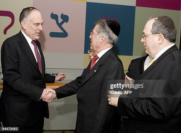 The President of the Jewish World Congress Ronald Lauder is welcomed by Austrian President Heinz Fischer and the President of the Jewish community in...