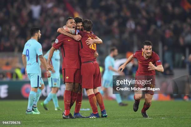Federico Fazio of AS Roma celebrates his sides victory with team mates Alessandro Florenzi Juan Jesus and Daniele De Rossi after the UEFA Champions...