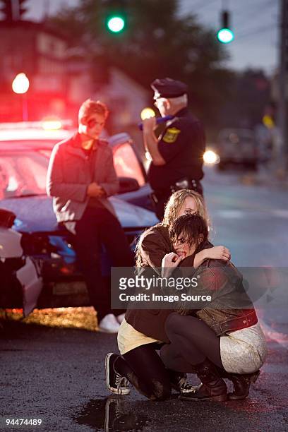 young people and police officer at scene of car crash - drunk driving crash stock pictures, royalty-free photos & images