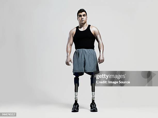 homme avec jambes artificielles. - amputé photos et images de collection