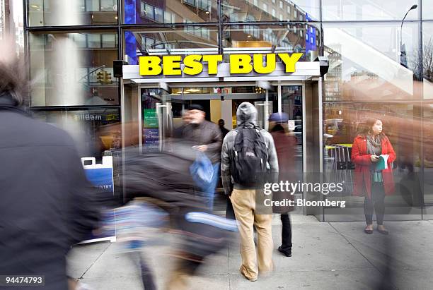 Pedestrians walk outside a Best Buy store in New York, U.S., on Tuesday, Dec. 15, 2009. Best Buy Co., the largest electronics retailer, said its...