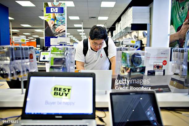 Keith Chan looks over an Eee PC netbook at a Best Buy store in New York, U.S., on Tuesday, Dec. 15, 2009. Best Buy Co., the largest electronics...