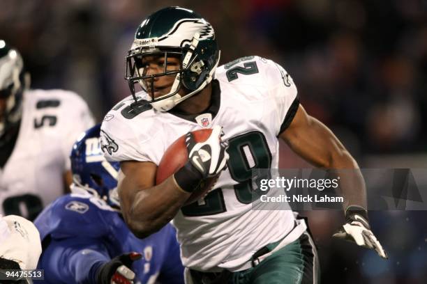 LeSean McCoy of the Philadelphia Eagles runs the ball against the New York Giants at Giants Stadium on December 13, 2009 in East Rutherford, New...