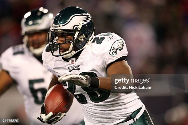 LeSean McCoy of the Philadelphia Eagles runs the ball against the New York Giants at Giants Stadium on December 13, 2009 in East Rutherford, New...