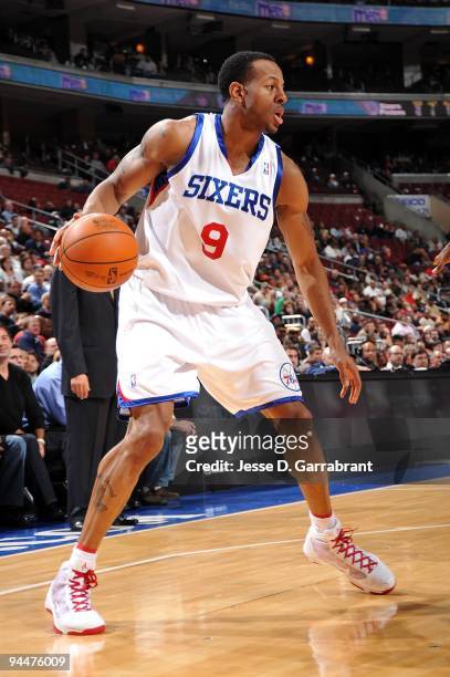 Andre Iguodala of the Philadelphia 76ers handles the ball against the Detroit Pistons during the game on December 9, 2009 at Wachovia Center in...