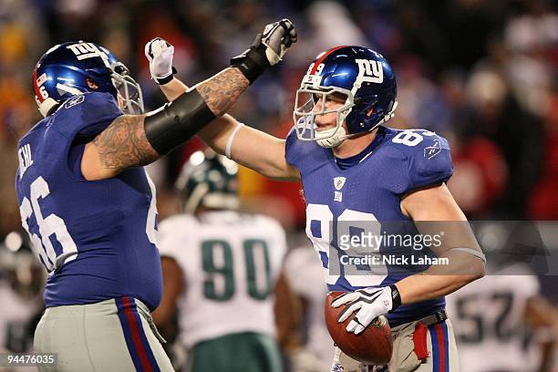 Kevin Boss of the New York Giants celebrates with teammate David Diehl against the Philadelphia Eagles at Giants Stadium on December 13, 2009 in East...