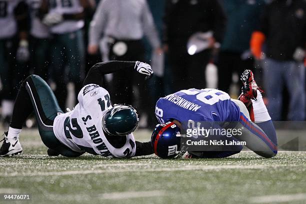 Sheldon Brown of the Philadelphia Eagles against Mario Manningham of the New York Giants at Giants Stadium on December 13, 2009 in East Rutherford,...