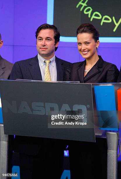 Phillip Caputo and Petra Nemcova ring the closing bell at the NASDAQ MarketSite on December 15, 2009 in New York City.