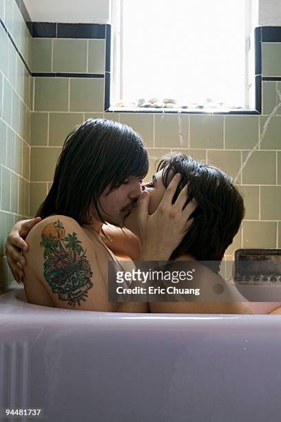 couple kissing in bathtub - couple and kiss and bathroom stock-fotos und bilder
