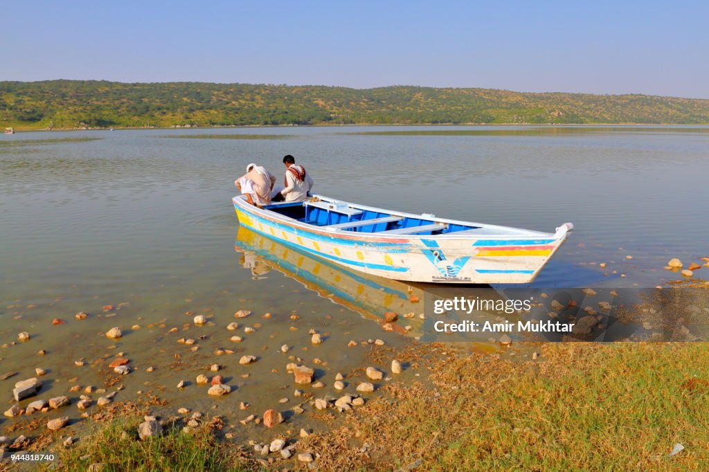 Waiting for the tourists for boat ride in the lake