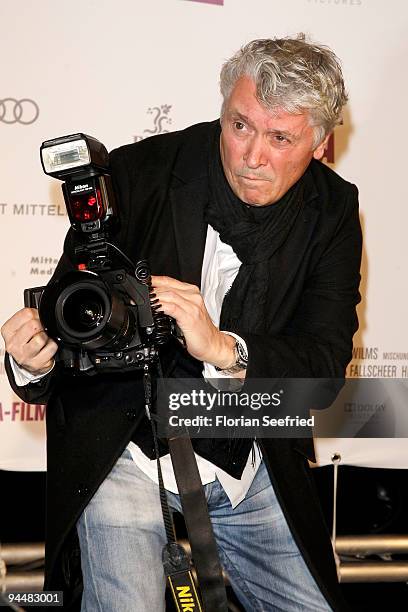 Actor Henry Huebchen poses with a camera at the premiere of 'LILA LILA' at cinema Kulturbrauerei on December 15, 2009 in Berlin, Germany.