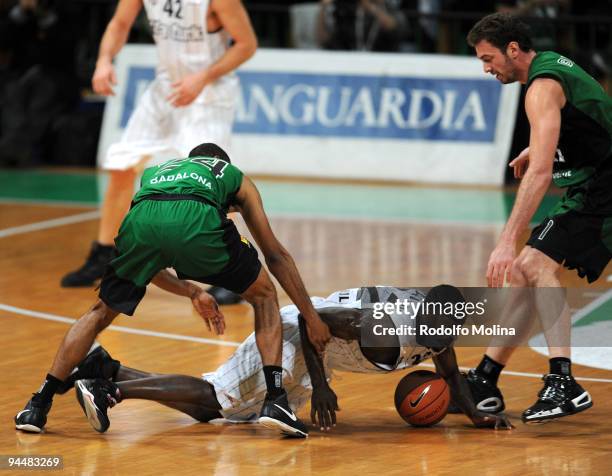 Mire Chatman, #32 of Besiktas Cola Turka in action during the Eurocup Basketball Regular Season Game Day 4 between DKV Joventut vs Besiktas Cola...