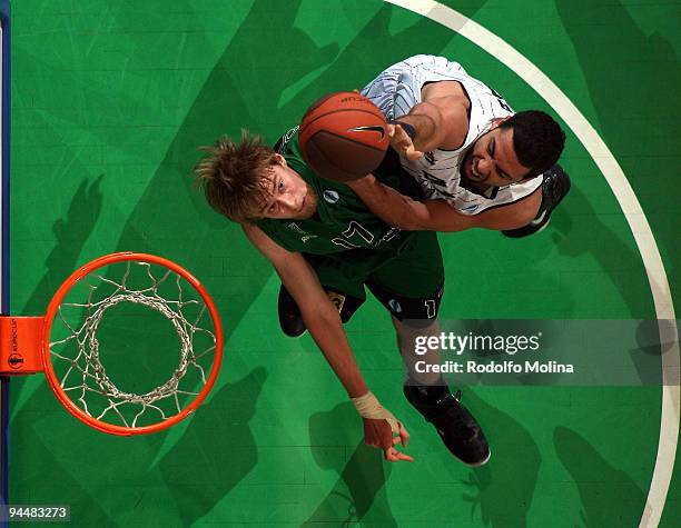 Cevher Ozer, #41 of Besiktas Cola Turka competes with Henk Norel, #17 of DKV Joventut during the Eurocup Basketball Regular Season Game Day 4 between...