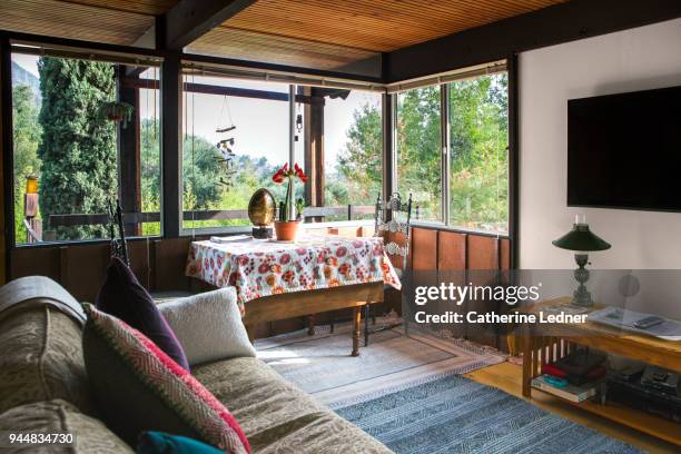 sunny living room - catherine ledner foto e immagini stock
