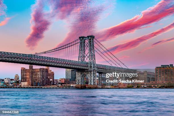 williamsburg bridge at sunset, new york - williamsburg new york city imagens e fotografias de stock