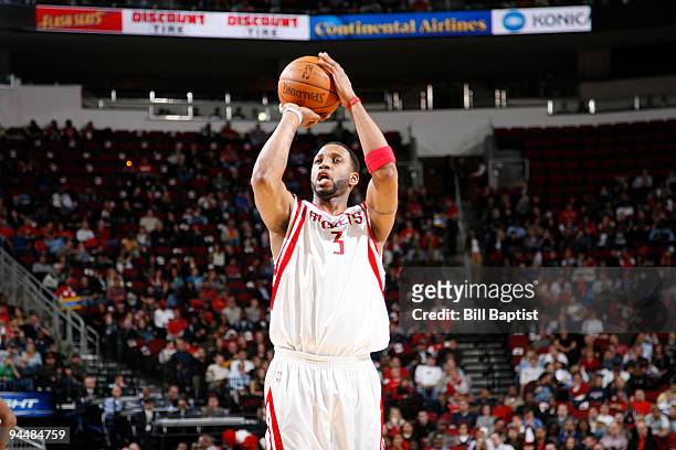 Tracy McGrady of the Houston Rockets shoots the against the Detroit Pistons on December 15, 2009 at the Toyota Center in Houston, Texas. NOTE TO...