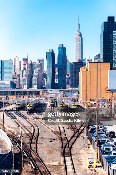 long island city train yard, queens, new york - long island city stockfoto's en -beelden