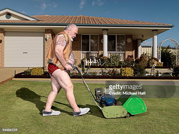 man mowing lawn - lifestyle australian stock-fotos und bilder