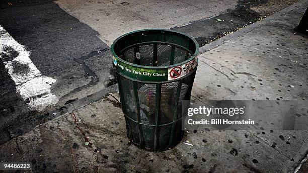 trash can - garbage can stock pictures, royalty-free photos & images