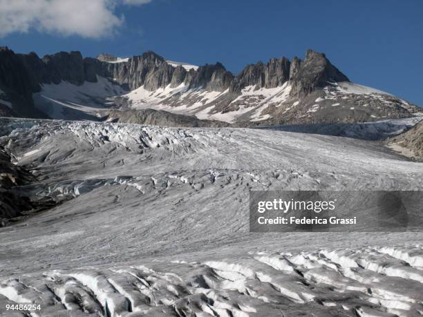 rhone gletscher - gletscher stockfoto's en -beelden