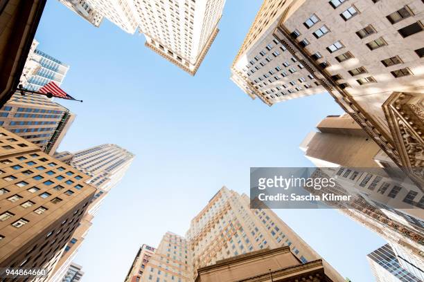 skyscrapers at new york stock exchange, view from below - view from below fotografías e imágenes de stock
