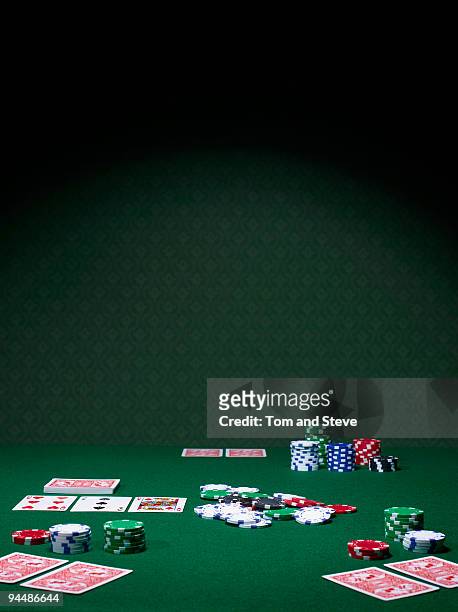 texas hold'em poker table halfway through again. - poker card game stock-fotos und bilder