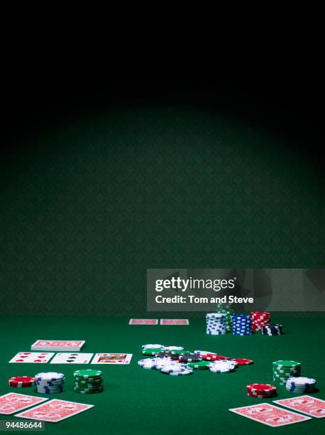 texas hold'em poker table halfway through again. - fiche foto e immagini stock