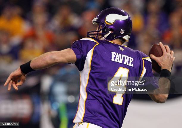 Brett Favre of the Minnesota Vikings throws a pass against the Cincinnati Bengals on December 13, 2009 at Hubert H. Humphrey Metrodome in...