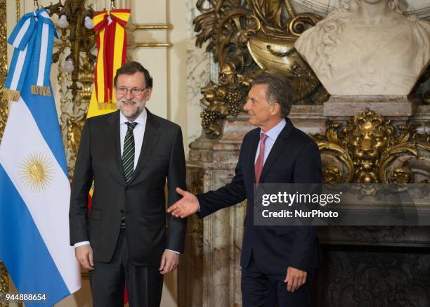 The Spanish president, Mariano Rajoy , shakes hands during the official greeting to the Argentine president, Mauricio Macri , in the White Room of...