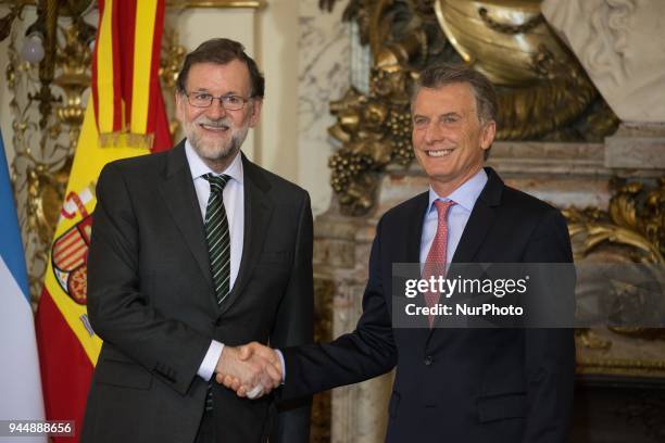 The Spanish president, Mariano Rajoy , shakes hands during the official greeting to the Argentine president, Mauricio Macri , in the White Room of...