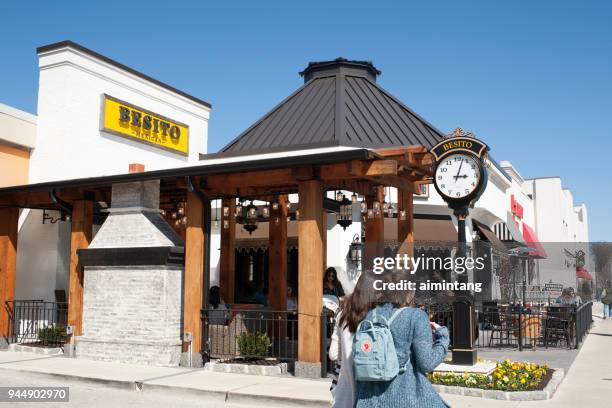 restaurante mexicano en la plaza de suburban en ardmore pennsylvania - ardmore pennsylvania fotografías e imágenes de stock