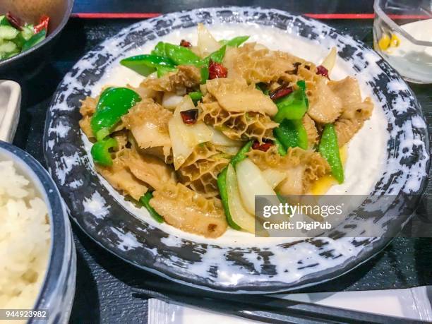 quick fried beef tripe lunch meal - tripe stock-fotos und bilder