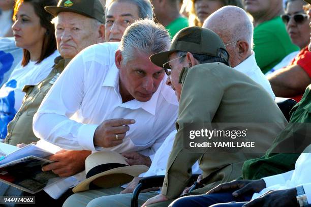 Picture taken on on October 8, 2017 showing Cuban President Raul Castro talking to First Vice President Miguel Diaz Canel , during the homage for the...