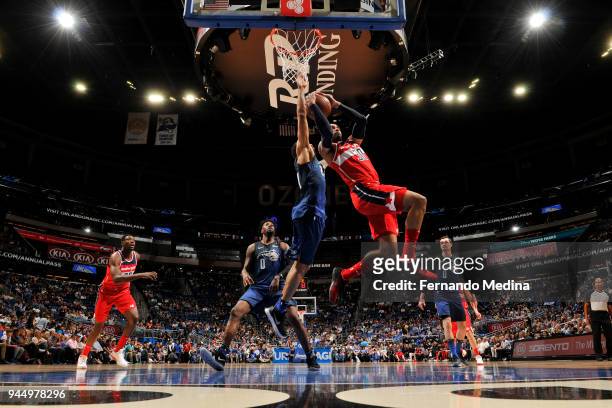 Mike Scott of the Washington Wizards handles the ball against the Orlando Magic on April 11 2018 at Amway Center in Orlando, Florida. NOTE TO USER:...