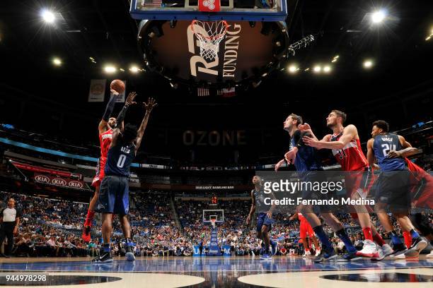 Mike Scott of the Washington Wizards shoots the ball against the Orlando Magic on April 11 2018 at Amway Center in Orlando, Florida. NOTE TO USER:...