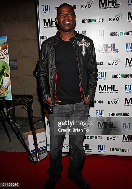 Brian McKnight attends MH+L Magazine premiere party at Boulevard3 on December 15, 2009 in Hollywood, California.