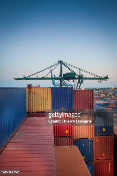 maritime freight - harbour stockfoto's en -beelden