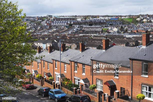 brick facade houses - row house imagens e fotografias de stock