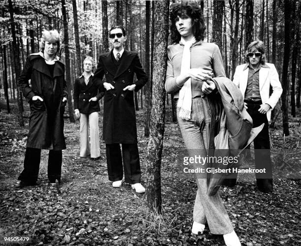 Sparks posed in Hilversum, Netherlands in 1974 L-R Norman "Dinky" Diamond, Adrian Fisher, Ron Mael, Russell Mael, Martin Gordon