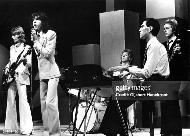 Sparks perform live on stage at Hilversum, Netherlands in 1974 L-R Martin Gordon Russell Mael, Norman "Dinky" Diamond Ron Mael Adrian Fisher