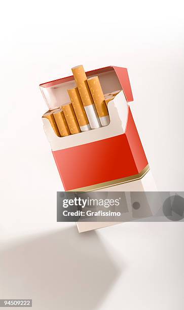 cigarette pack auf weiss - cigarette stock-fotos und bilder