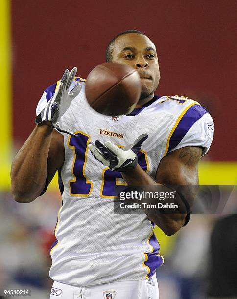 Percy Harvin of the Minnesota Vikings warms up prior to the NFL game against the Arizona Cardinals at the Universtity of Phoenix Stadium on December...