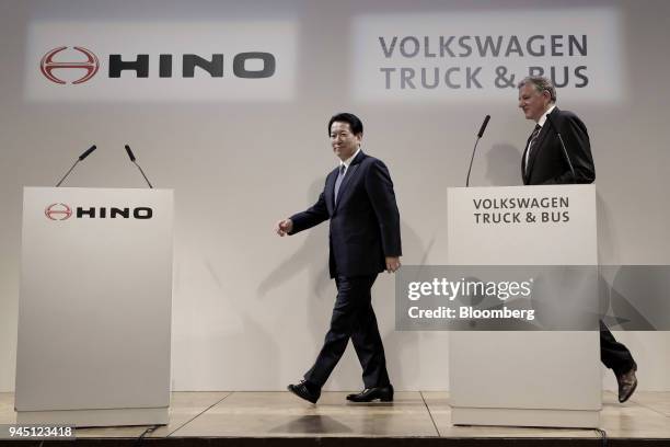 Yoshio Shimo, president and chief executive officer of Hino Motors Ltd., left, and Andreas Renschler, chief executive officer of Volkswagen Truck &...