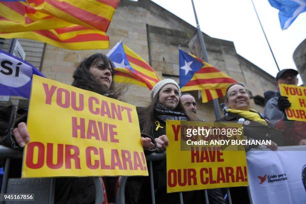 Supporters of former Catalan education minister Clara Ponsati stand with placards and Catalan Estelada flags outside Edinburgh Sheriff Court in...