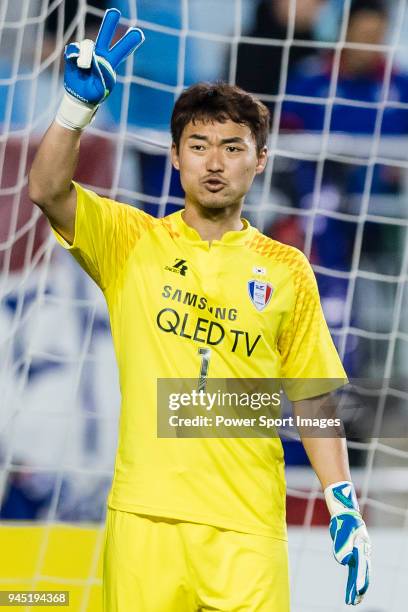 Goalkeeper Shin Hwa-Yong of Suwon Samsung Bluewings gestures during the AFC Champions League 2018 Group H match between Suwon Samsung Bluewings vs...