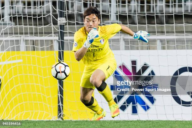 Goalkeeper Shin Hwa-Yong of Suwon Samsung Bluewings reaches for the ball after an attempt at goal by Sydney FC during the AFC Champions League 2018...