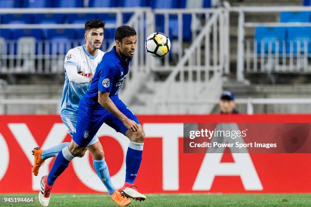 Cristovam Roberto Ribeiro da Silva of Suwon Samsung Bluewings fights for the ball with Paulo Retre of Sydney FC during the AFC Champions League 2018...