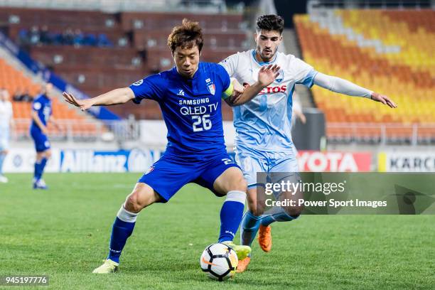 Yeom Ki-Hun of Suwon Samsung Bluewings fights for the ball with Paulo Retre of Sydney FC in action during the AFC Champions League 2018 Group H match...