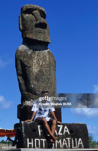 MOAI AHU TAUTIRA, VILLAGE D'HANGA ROA, ILE DE PAQUES.